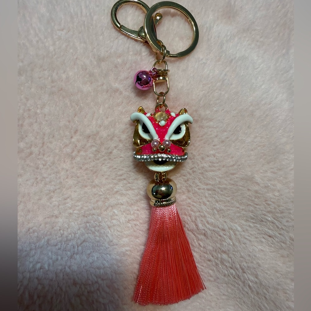 🆕 NWOT Pink Dragon Keychain